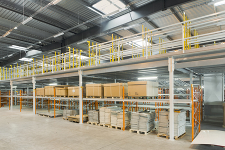 Installation de mezzanines sur racks de stockage 