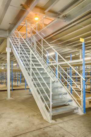 Escaliers pour mezzanines industrielles en ile-de-france