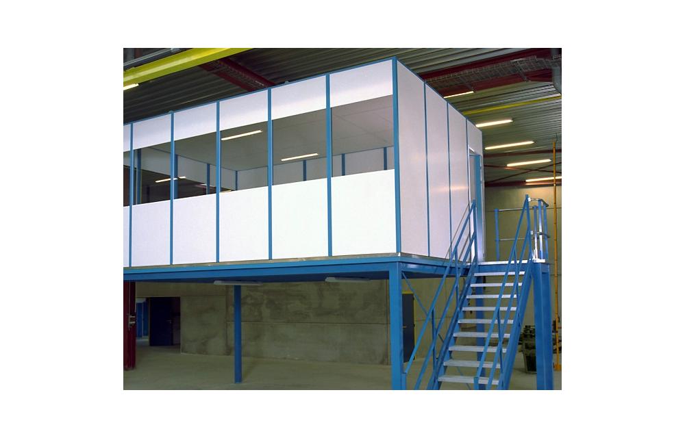Plateforme industrielle avec bureaux
