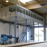 Espace de Travail d'Entrept avec Mezzanines de Bureaux