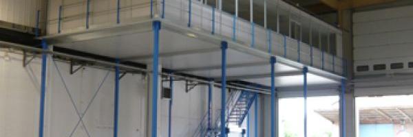 Espace de Travail d'Entrept avec Mezzanines de Bureaux