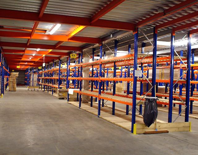 Mezzanine sur racks de rangement industriel