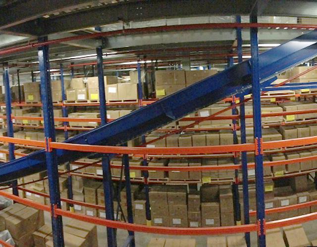 Sauterelle et convoyeurs de mezzanine